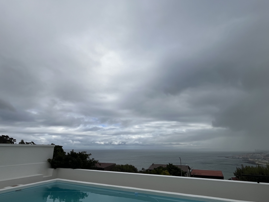 To Let 5 Bedroom Property for Rent in Mountainside Western Cape